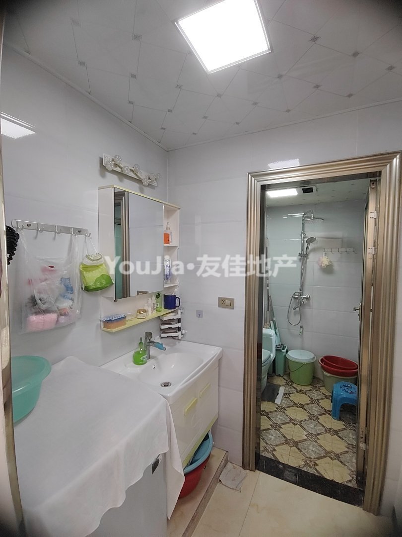 未来城市,18533豪华装修2室2厅1卫1阳台,拎包入住,采光空气都很4