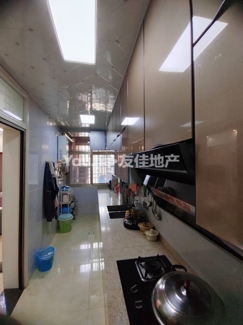 未来城市,18533豪华装修2室2厅1卫1阳台,拎包入住,采光空气都很6
