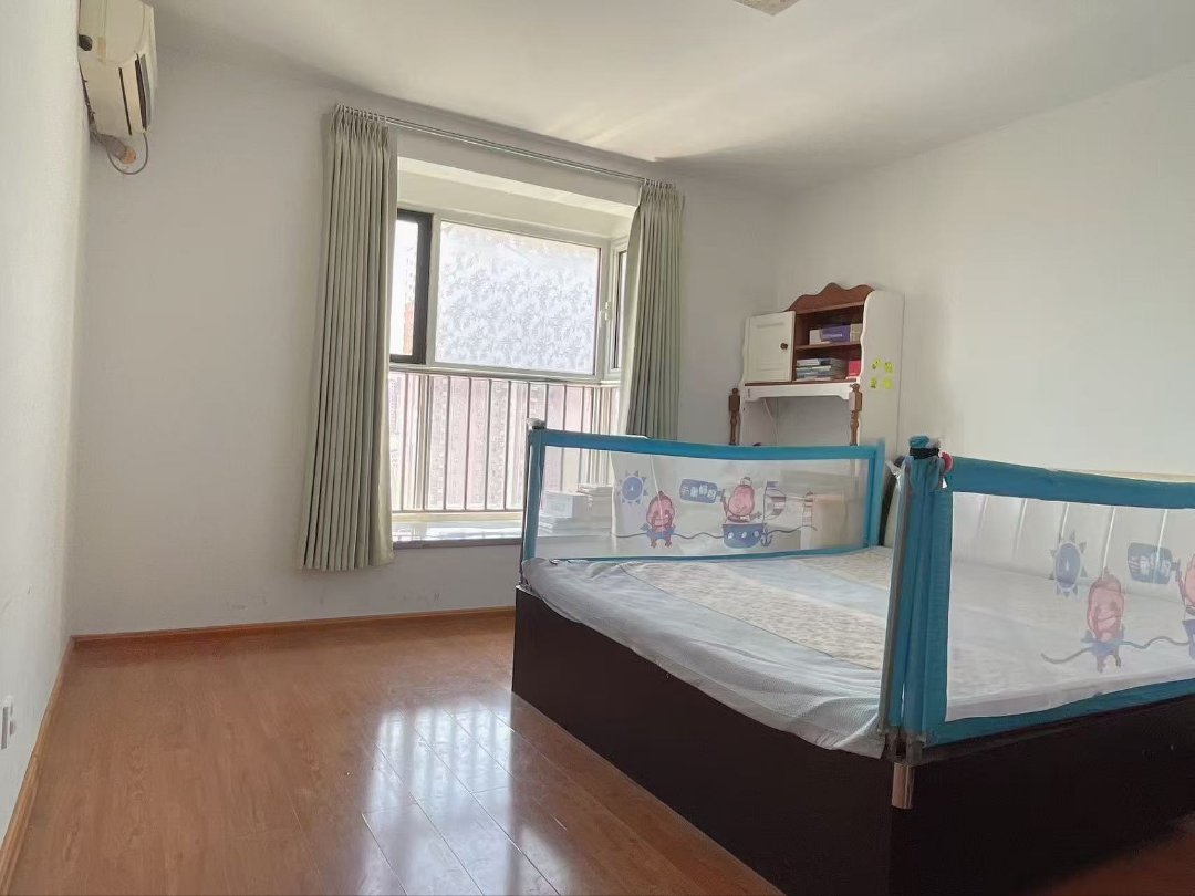 京南一品,京南一品133.5㎡3室2厅2卫1阳台精装,多条公交经过5