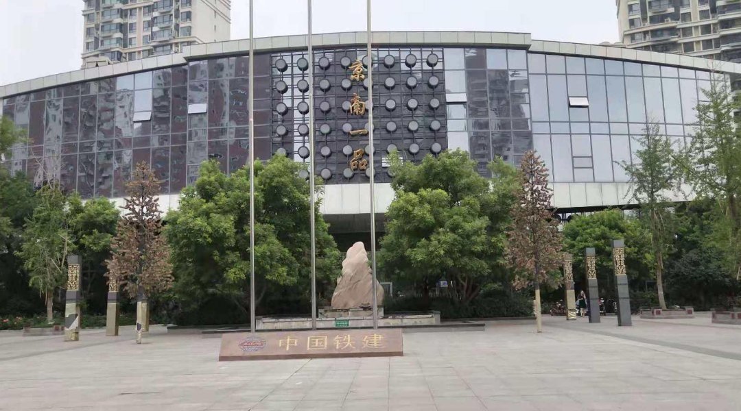 京南一品,京南一品133.5㎡3室2厅2卫1阳台精装,多条公交经过12