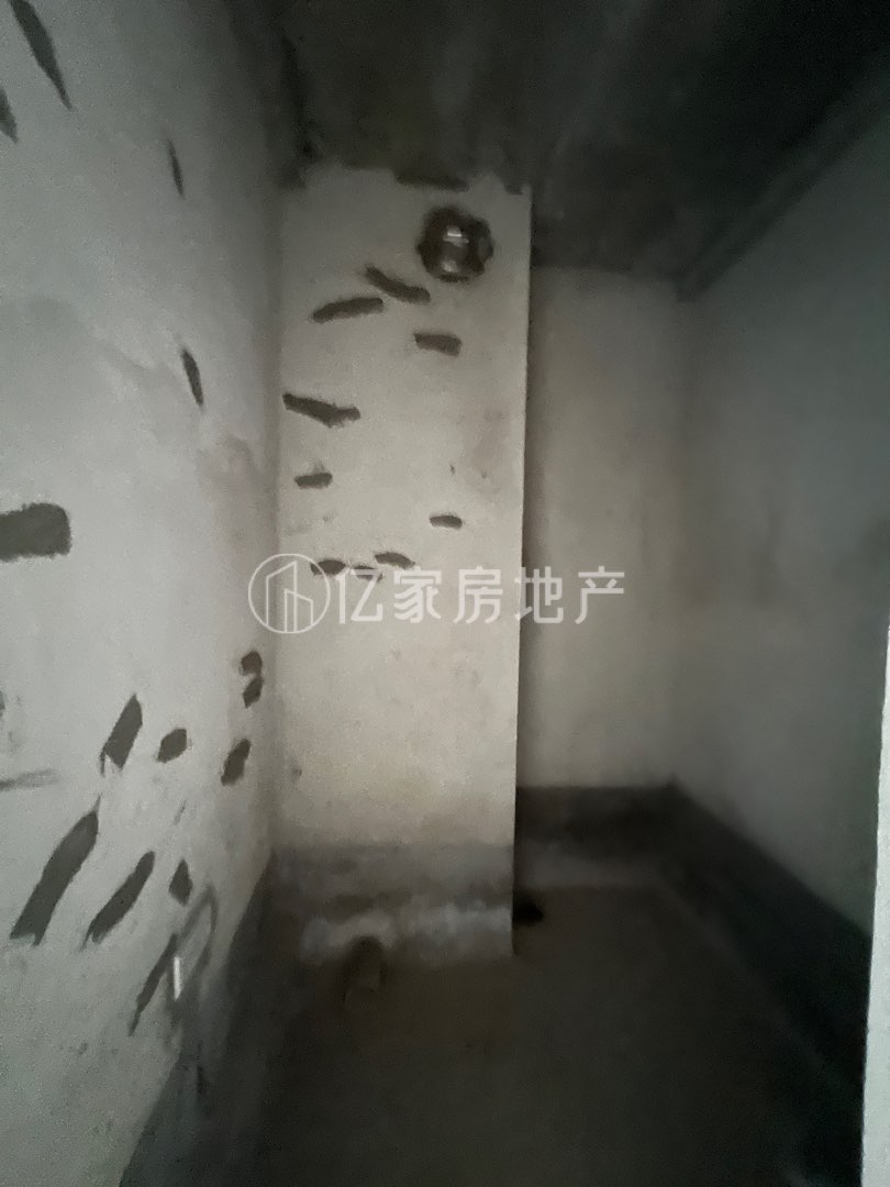 容县碧桂园,碧桂园,156平方叠墅,毛坯4房采光好,证在手售123万4