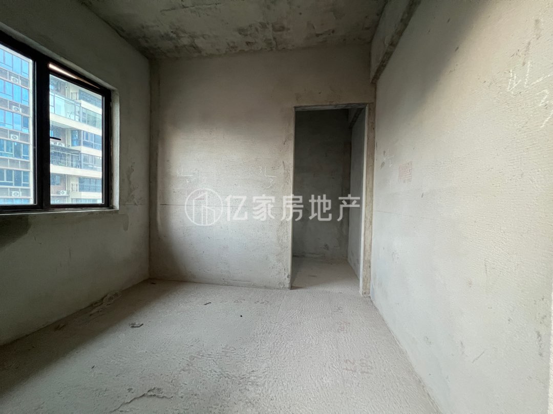 容县碧桂园,碧桂园,156平方叠墅,毛坯4房采光好,证在手售123万5