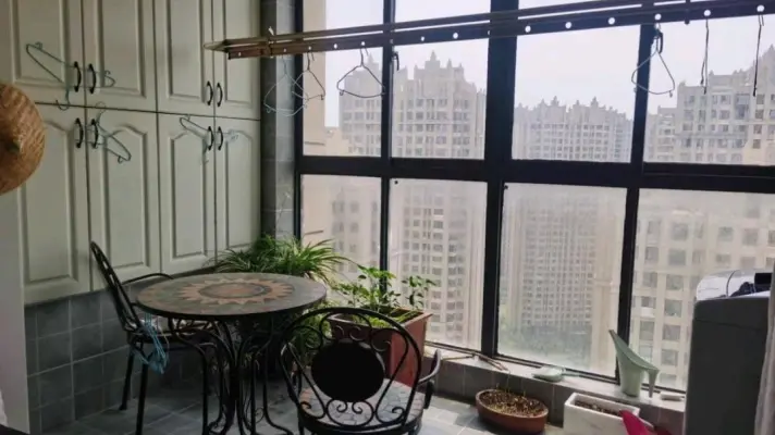 绿地中央广场四期 精装修 不带小孩