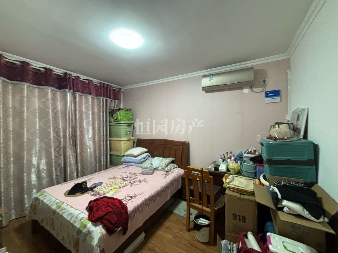 新都市华庭东区,3室2厅1卫1阳台,房型正气,采光佳4