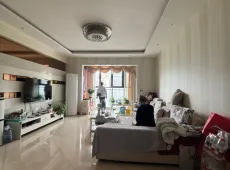 106㎡世纪新城安静宜居 公交便利