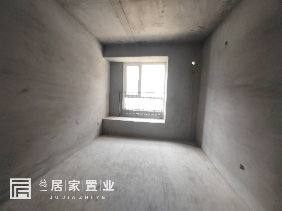 中南世纪雅苑,毛坯,中南世纪雅苑4室2厅2卫2阳台,房主急售,带母子车位6