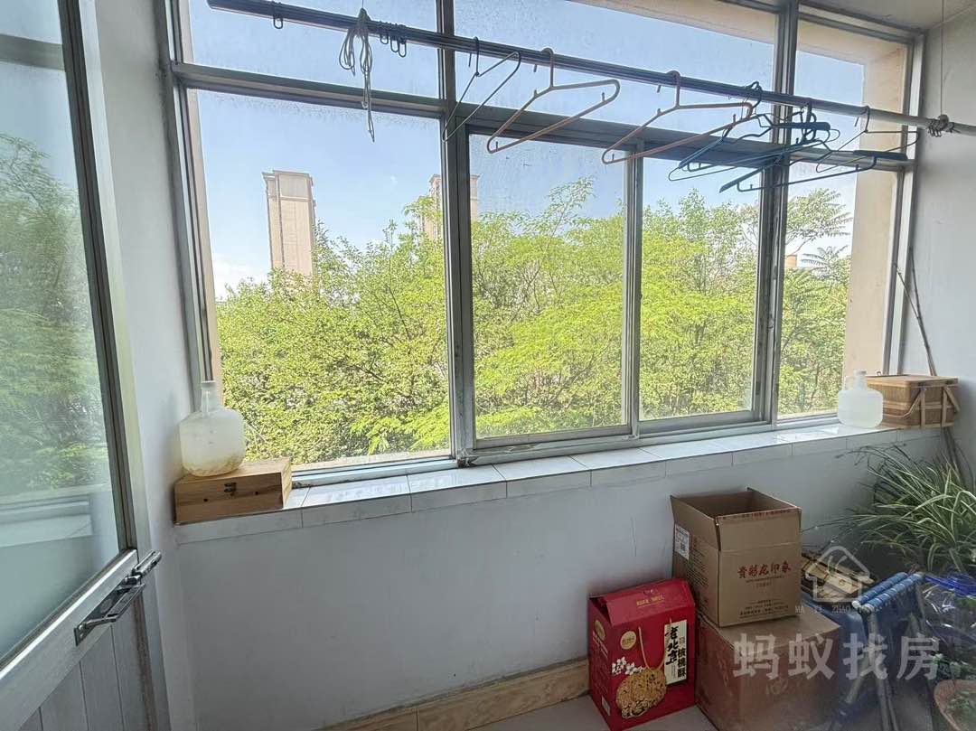 残联家属楼,精装三居室,手续齐全,拎包入住2