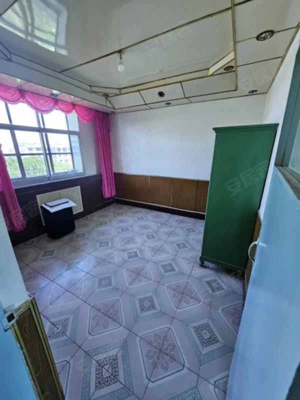金川公司18区,金川公司18区 5楼 三室一厅 带小房 诚心出售4