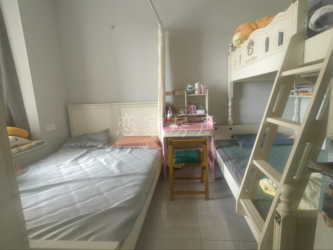 新东街国际城,中心位置精装修,1房1厅1卫的。读永丰小学永丰中学7