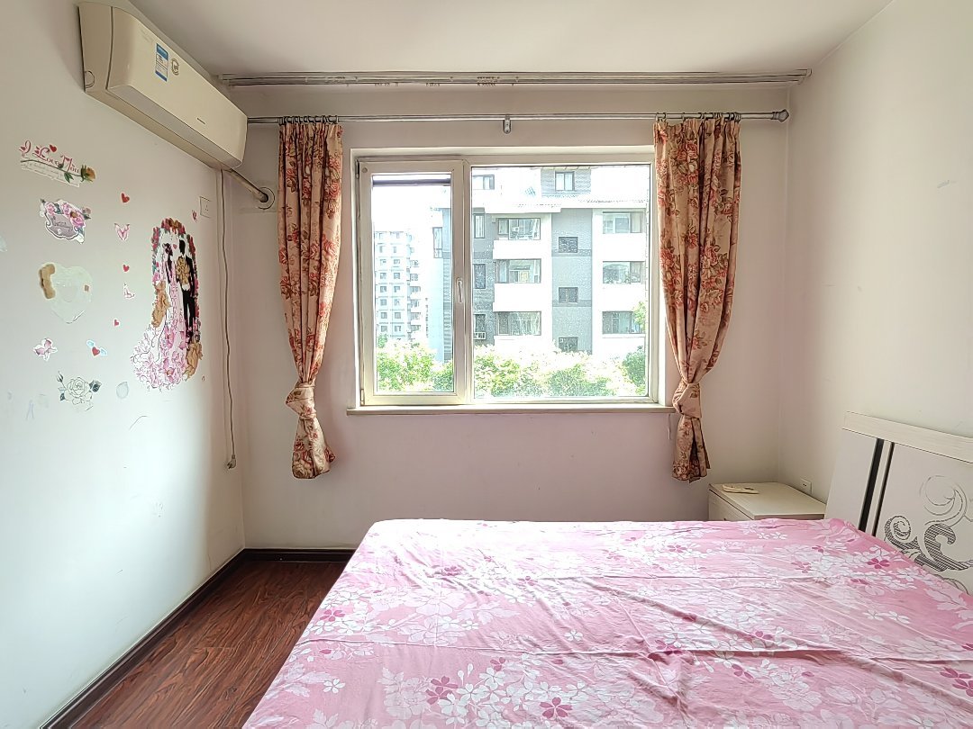 依云北郡A区,依云北郡A区 电梯小高4楼 南向户型 精装修5