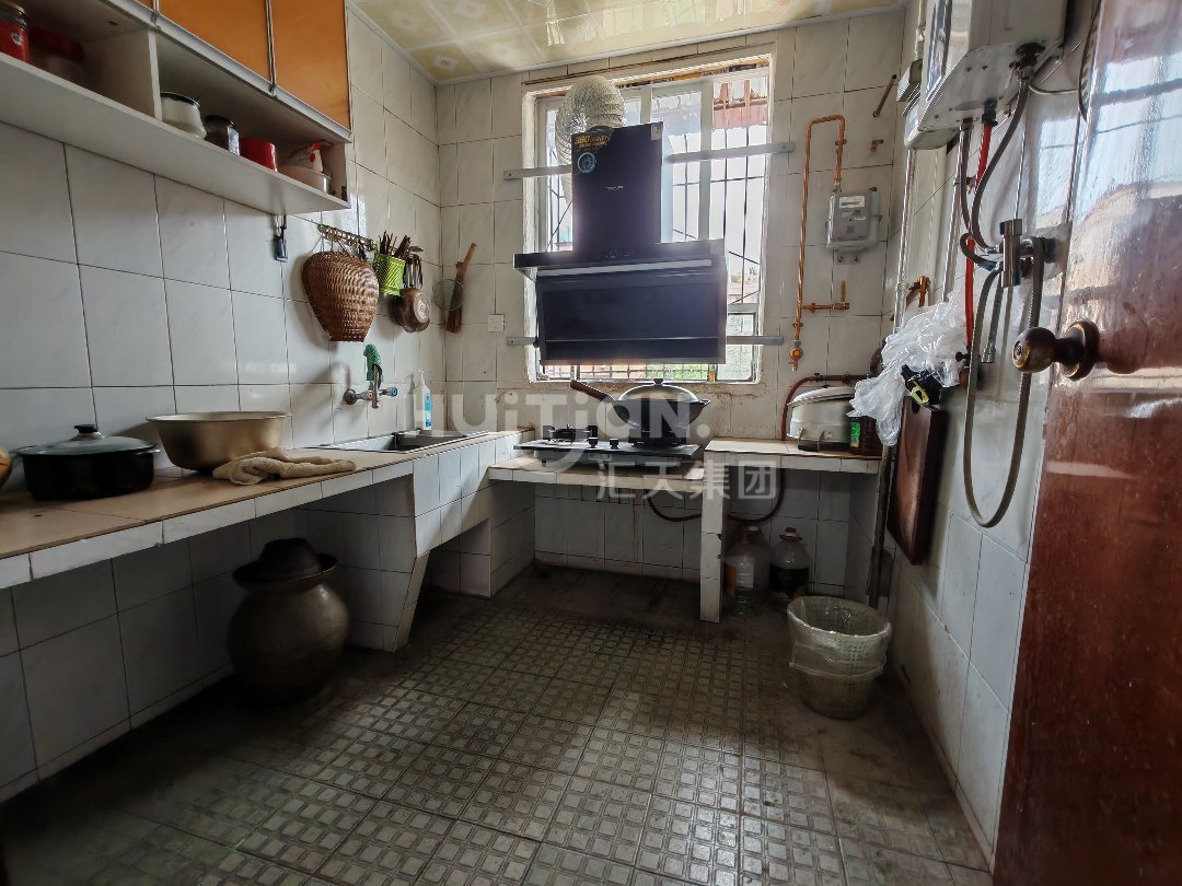 蟠龙冲住房,蟠龙冲住房120㎡3室2厅1卫1阳台普通,多条公交经过4