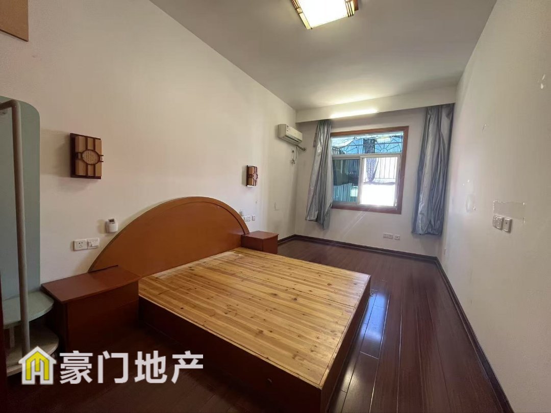 国税花苑,让你无可挑剔的国税花苑,交通便利顶楼送一间,无欠,满25
