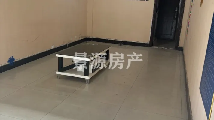 步行街正中心位置,沿街商铺