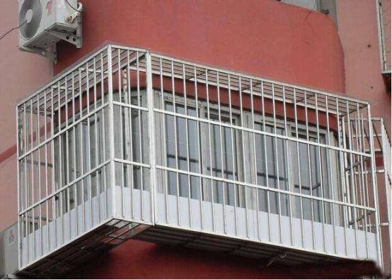 防盗网和防盗窗哪种好?听师傅分析完,庆幸我家装对了!