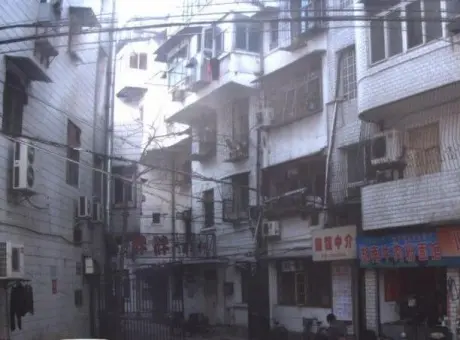 和平里-江汉区其他沿江大道与王家巷交汇处