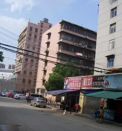 双塘小区-洪山区洪山光谷步行街旁鲁巷广场购物中心正后门