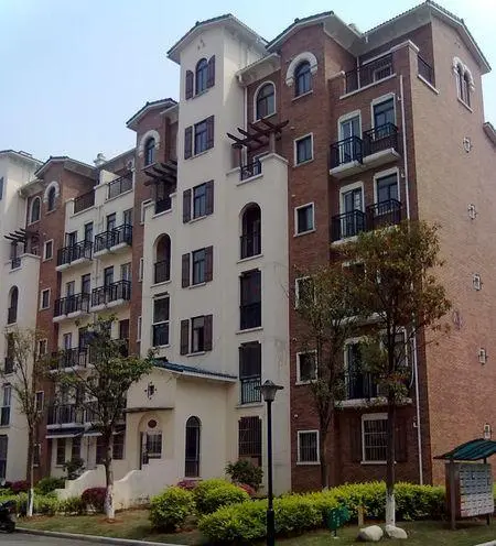 博学华府-蔡甸区其他车城西路与博学路交汇处（湖景酒楼旁）