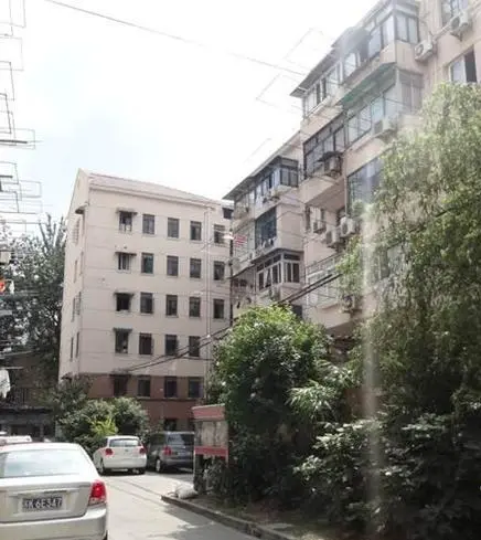 香花小区-长宁区新华路新华路370弄