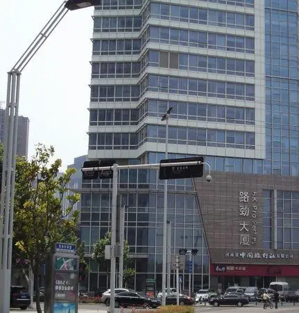 顺驰第一国际-郑东新区CBD商务外环与众意路交汇处
