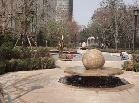 上和园著-道里区群力工农大街与上江街交汇处