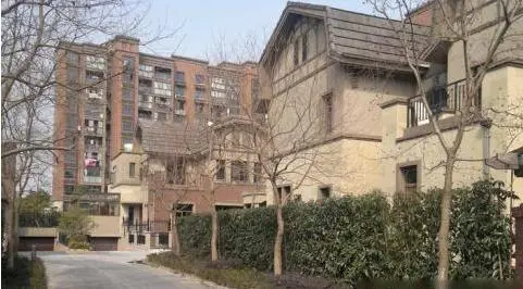 德邑小城-松江区松江新城新松江路2618弄