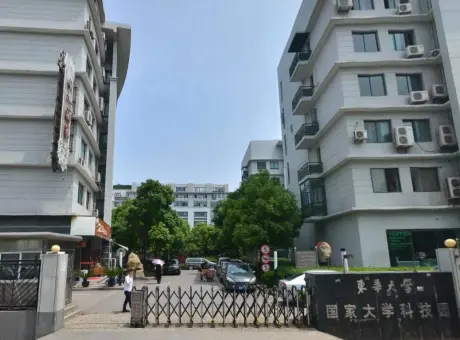 东华大学科技园-长宁区北新泾金钟路658号