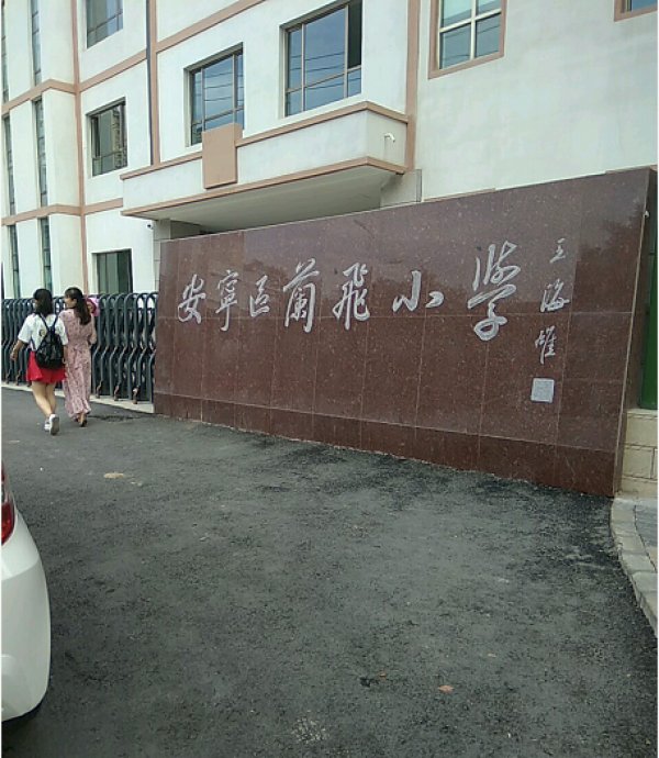 荣光崴廉国际房价72