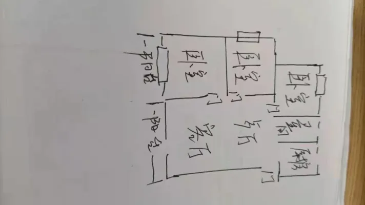 新上绿地旁，山水云间婚房装修出租，中间楼层前排别墅采光好