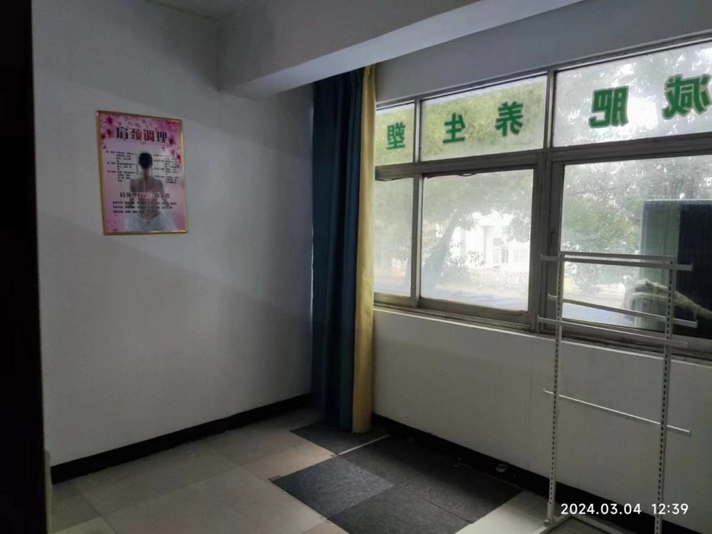 回祥小区东区,光彩隔壁高铁站汽车站，现代医院附近办公住家美容做仓库都可以3