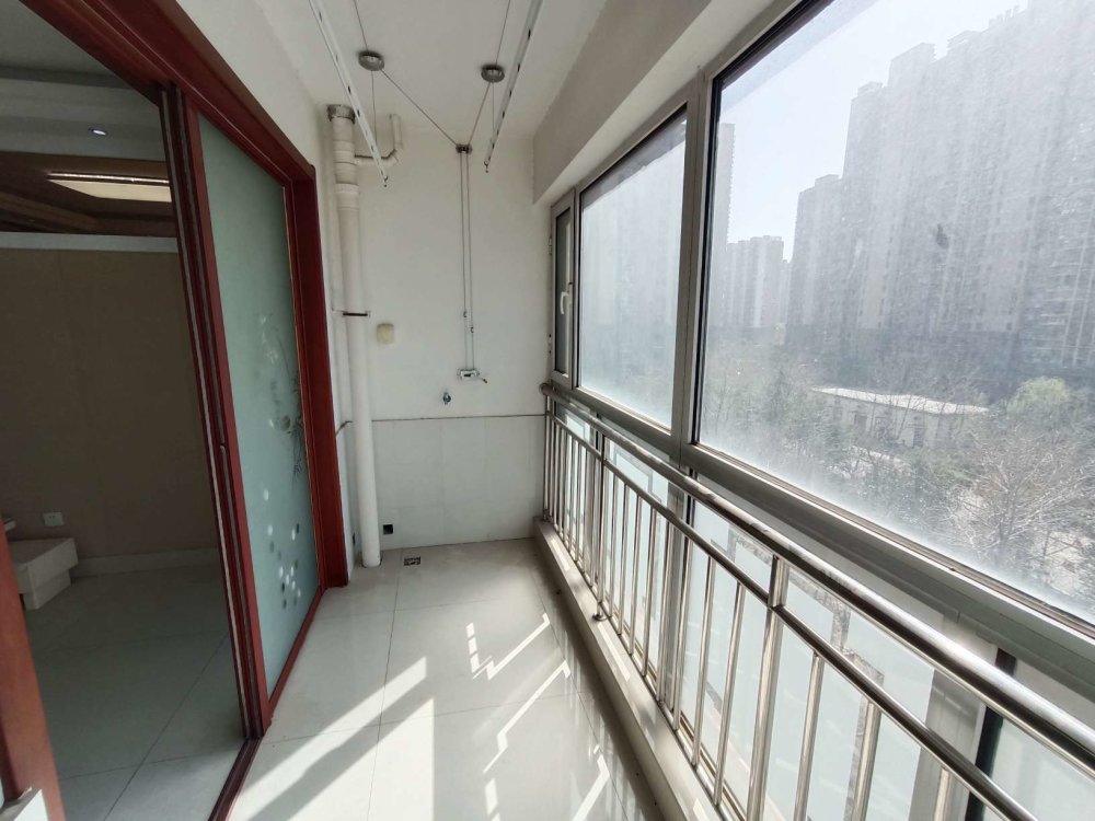 新东方龙湾一期,新东方龙湾在水一方 2室2厅1卫 90平 精装修 电梯房15