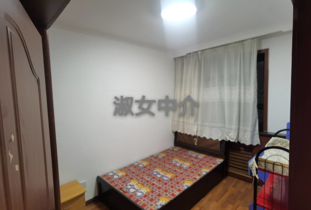 前进小区,前进两室一厅2楼，精装修家电家具全1600包暖气物业费7