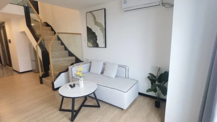 玖龙湾公寓全新拎包入住2房999元一个月