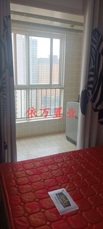 出租华荣大厦一室 沙发 床 空调 冰箱可以做饭洗澡 实际照片-华荣大厦租房
