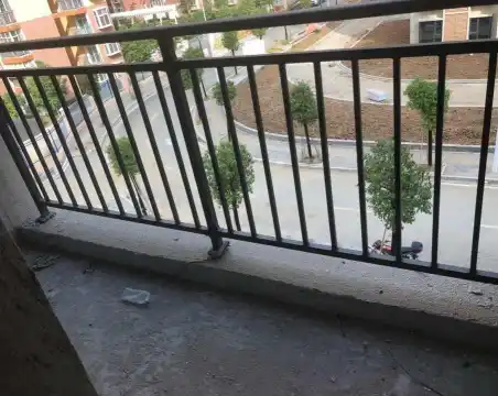 坤泰悦都3室2厅2卫朝南北毛坯