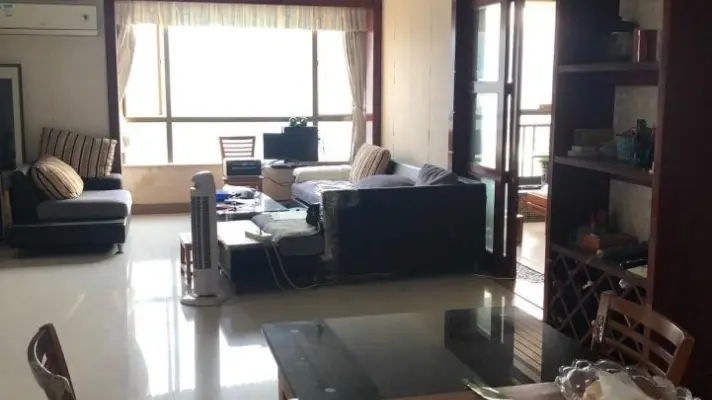 珠海九洲大道，东方佳景160平温馨4房2房2厅售355万