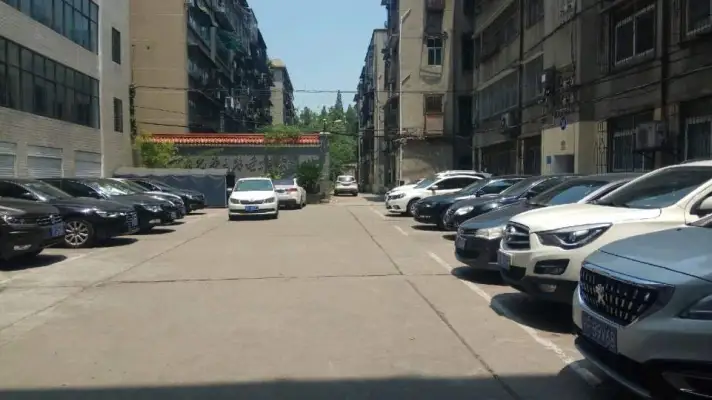 襄城东街慧安巷机关家属院四室一厅.四中义教部校区房