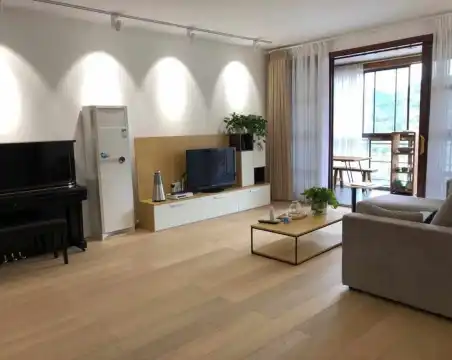 麒麟广场3室2厅2卫朝东南精装