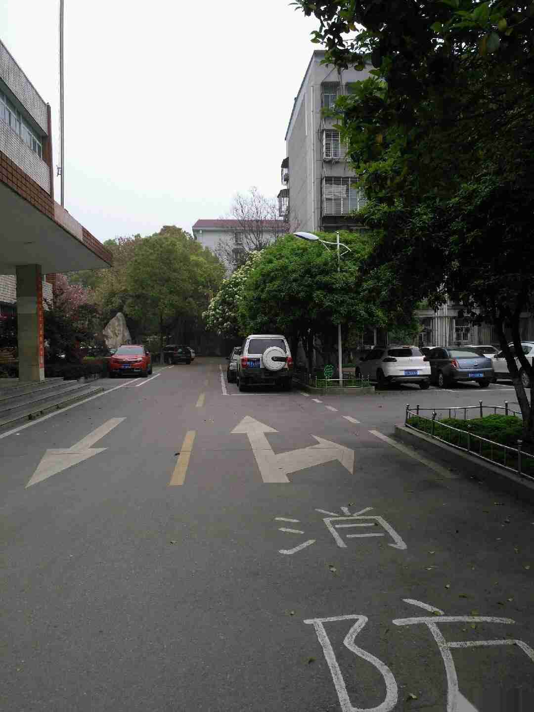 市粮食局家属院,粮食局家属院荆州街，校区房中学22中荆州街小学，医院菜场超市10