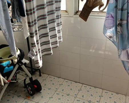 新光小区3室2厅1卫朝南精装