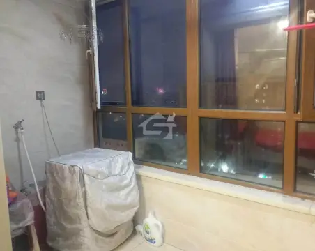 双子大厦3室2厅1卫朝南精装