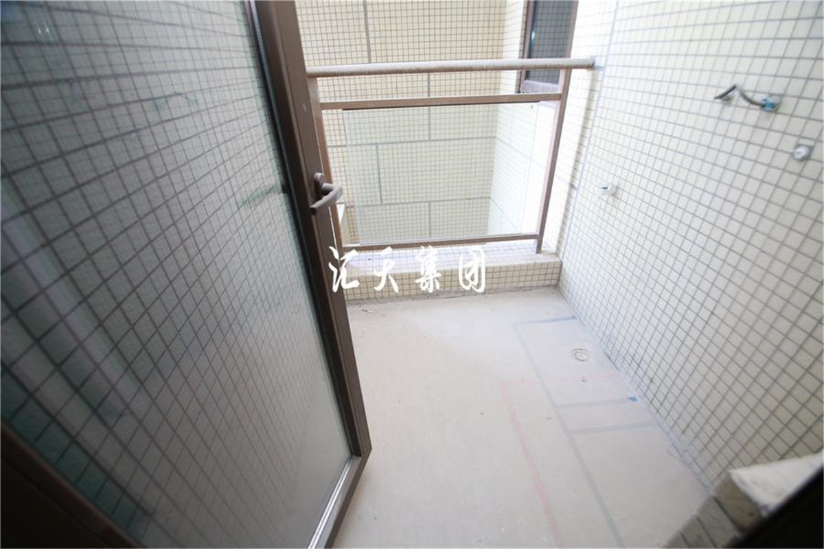 万晟城丽府,万晟城丽府 带车位满二低税看中庭南北通透1