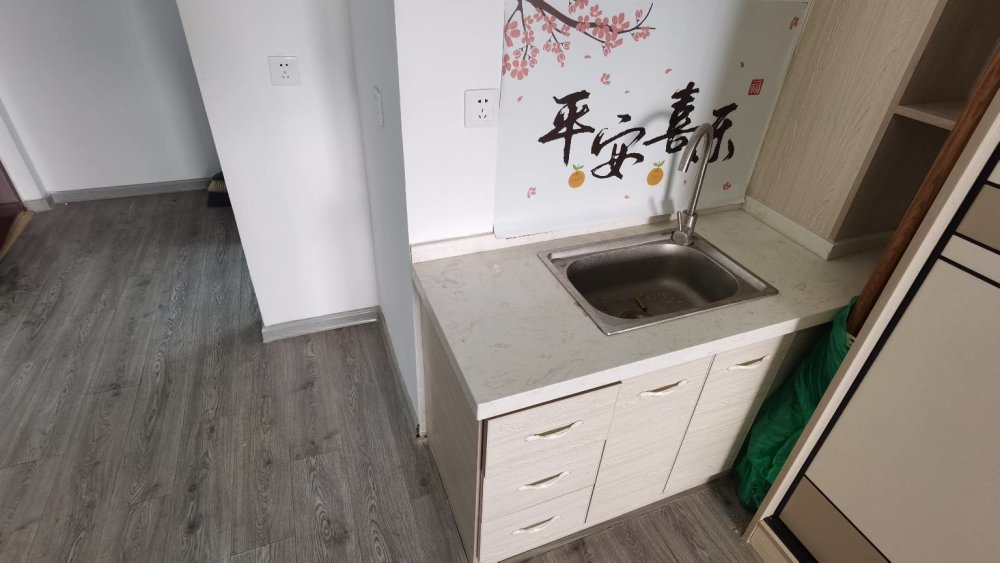 百乐门,  吉房一口价18W，银泰城北一路之隔，精装家具家电全送9