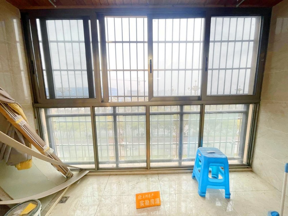 津北新都会,双福轻轨站旁 带大露台的精装三房 带家具家电一起出售6