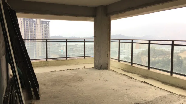 新城区 世邦三千府4房 东三采L型阳台 全景落地窗 电梯高层
