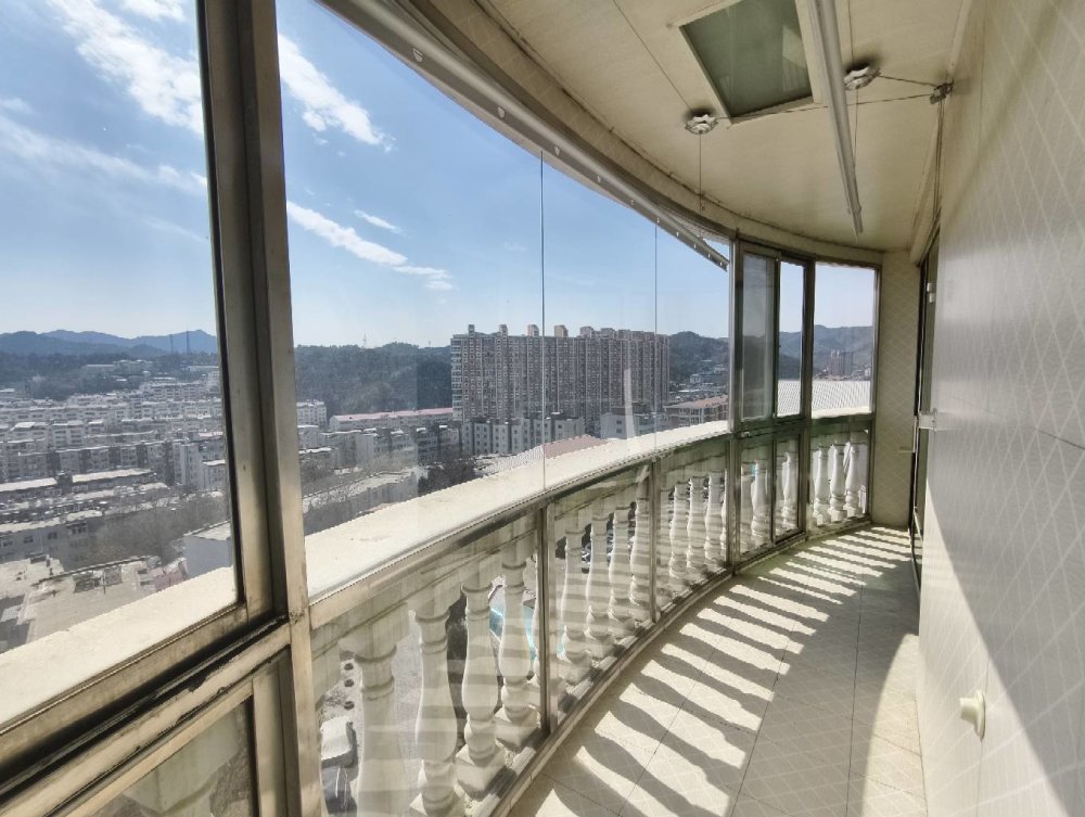富华山庄一期,富华电梯房 次顶楼 180度阳台可观满城视野5