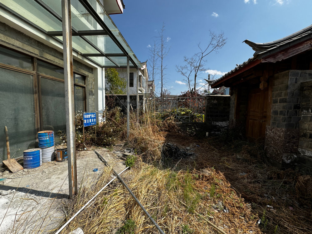 天域阳光三期福瑞苑,束河古镇旁 双拼别墅 前后100平花园 满二低税 随时看房3