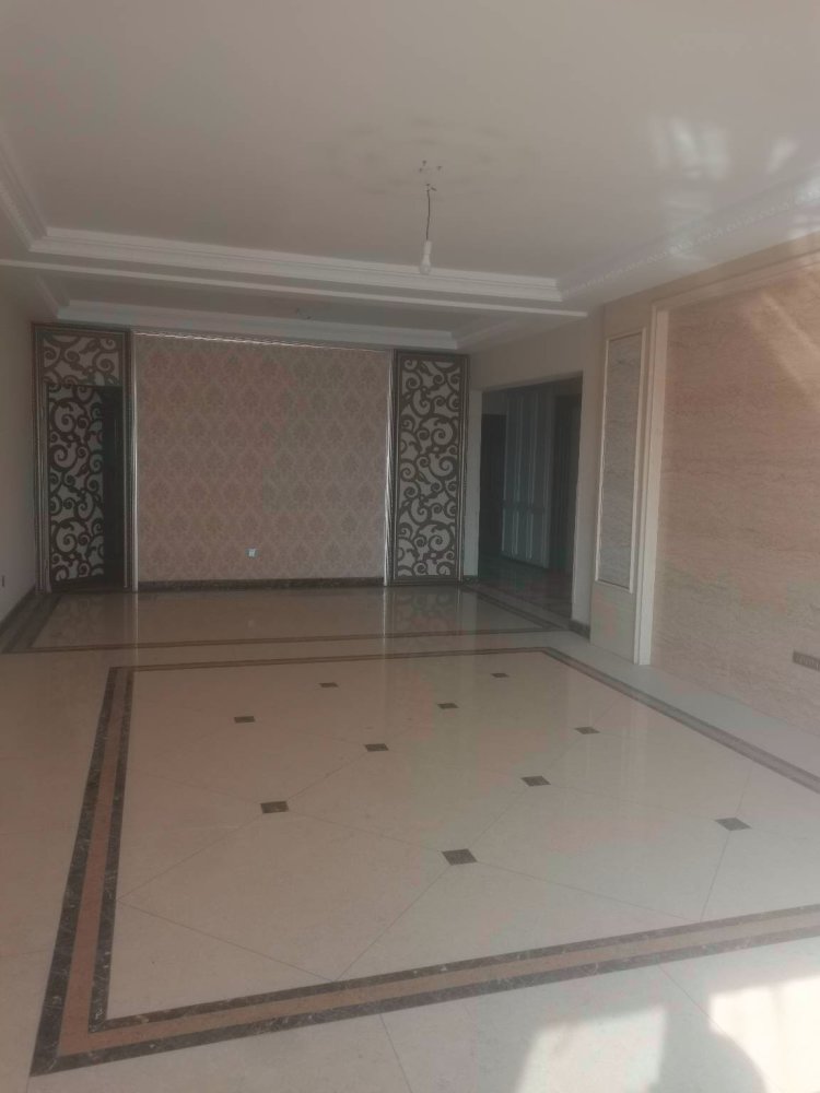 新疆教育学院家属院,出售兵一实验光明路教育学院156.99平米高层住宅。5