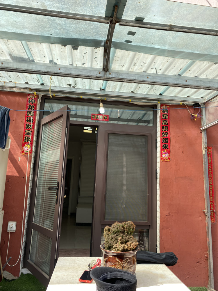 建工福利院小区,建工福利院附近，一楼，窗改门，带小院，双室一厅，个人精装修10