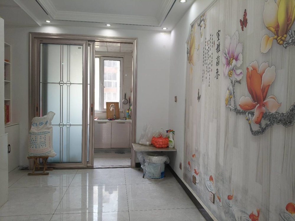 嘉祥上海花园,上海花园3楼140平三室两厅精装88万包过户送储藏室24平。2