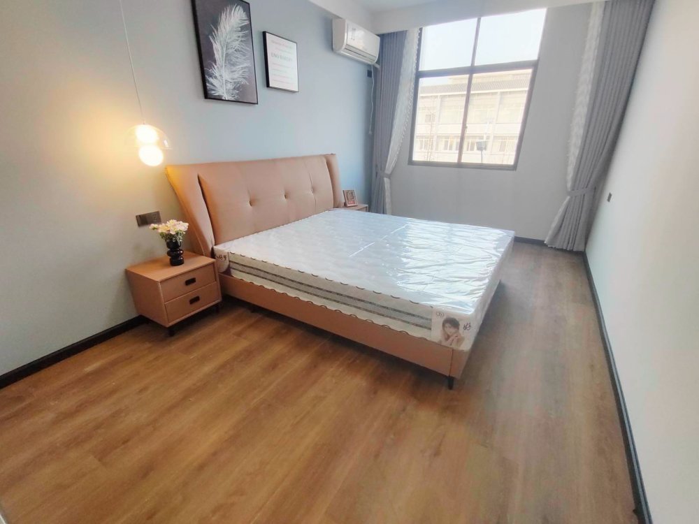 楚江小区,东门内单位大院 精装两室 家具家电齐全 拎包入住总价低。8